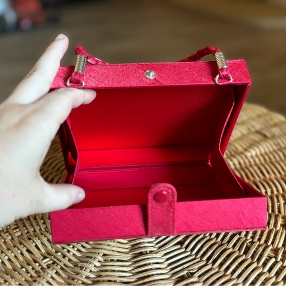LITTLE RED BOX PURSE - Picture 4 of 5